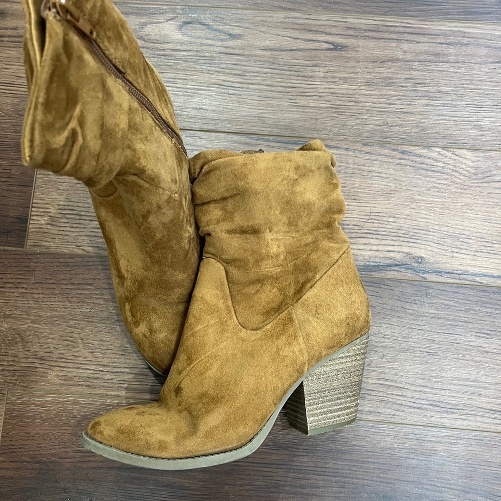 Universal Thread boots
